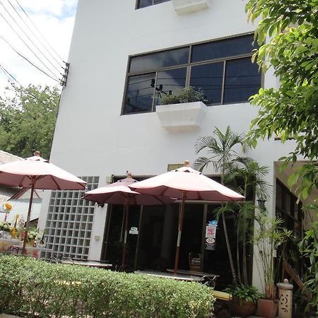 The Red Hibicus Guest House Chiang Mai Exterior photo