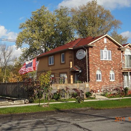Two Rivers Bed And Breakfast Niagara Falls Exterior photo