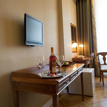 Grand Hotel Aranybika Debrecen Room photo