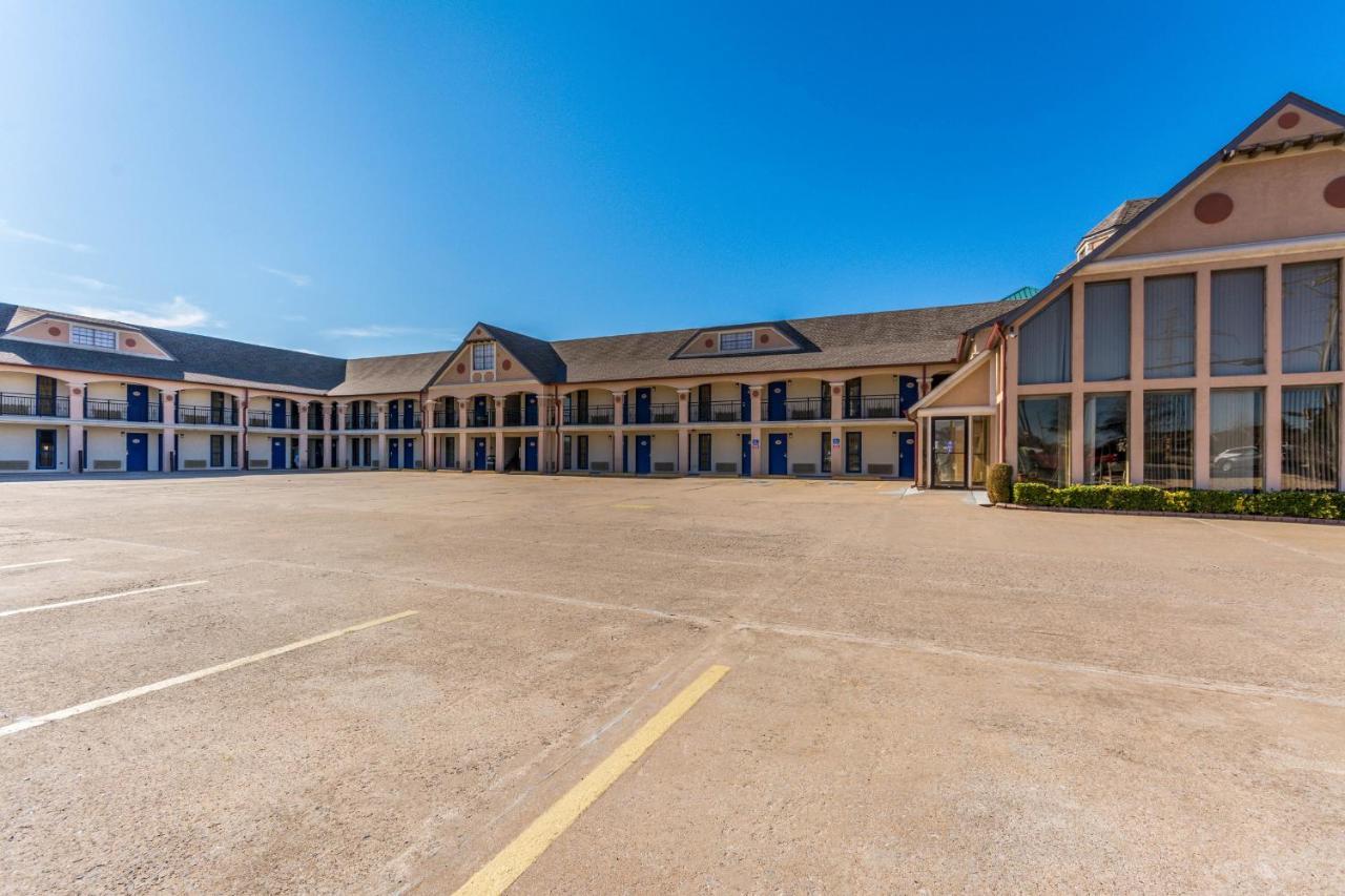 Econo Lodge Inn & Suites Oklahoma City Exterior photo