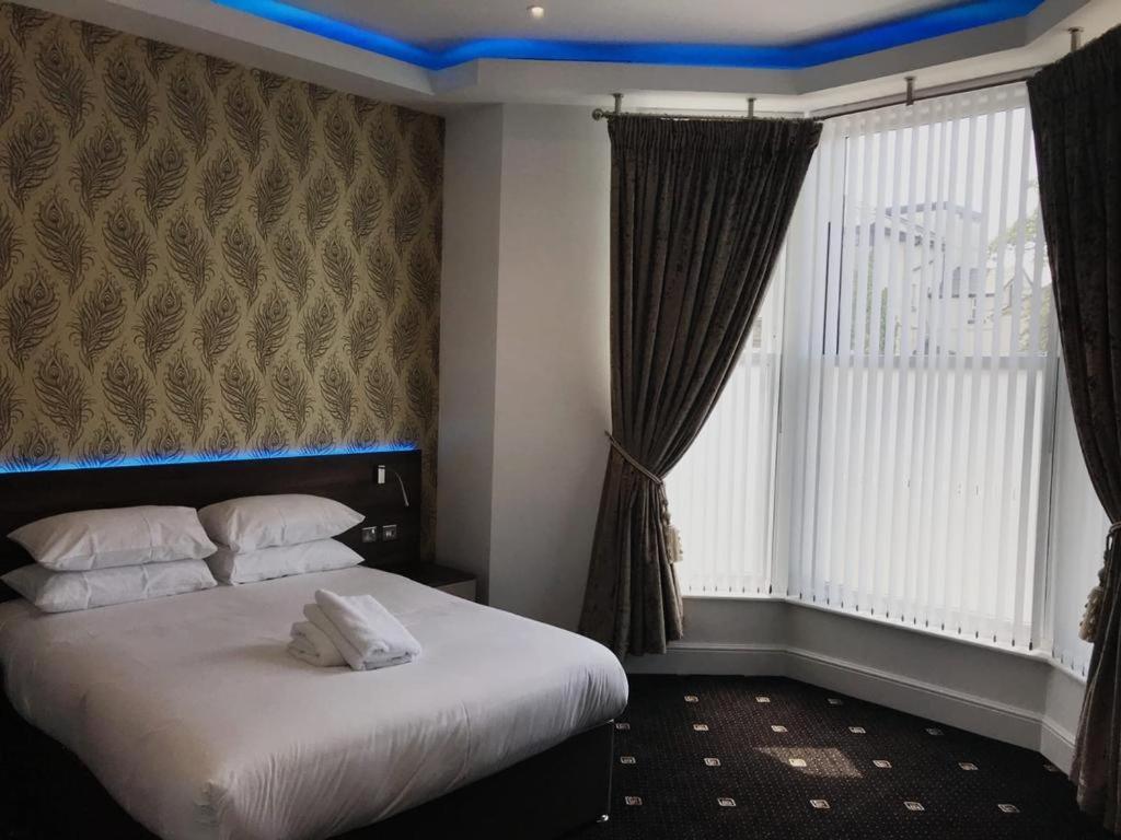 The Marlborough Hotel Liverpool Room photo