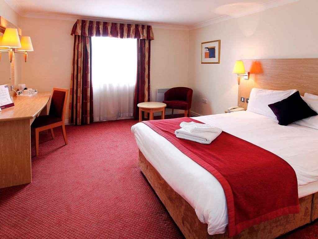 Mercure Chester North Woodhey House Hotel Ellesmere Port Room photo
