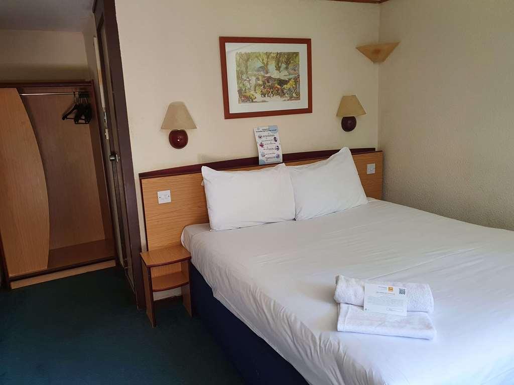 Campanile Hotel Cardiff Room photo
