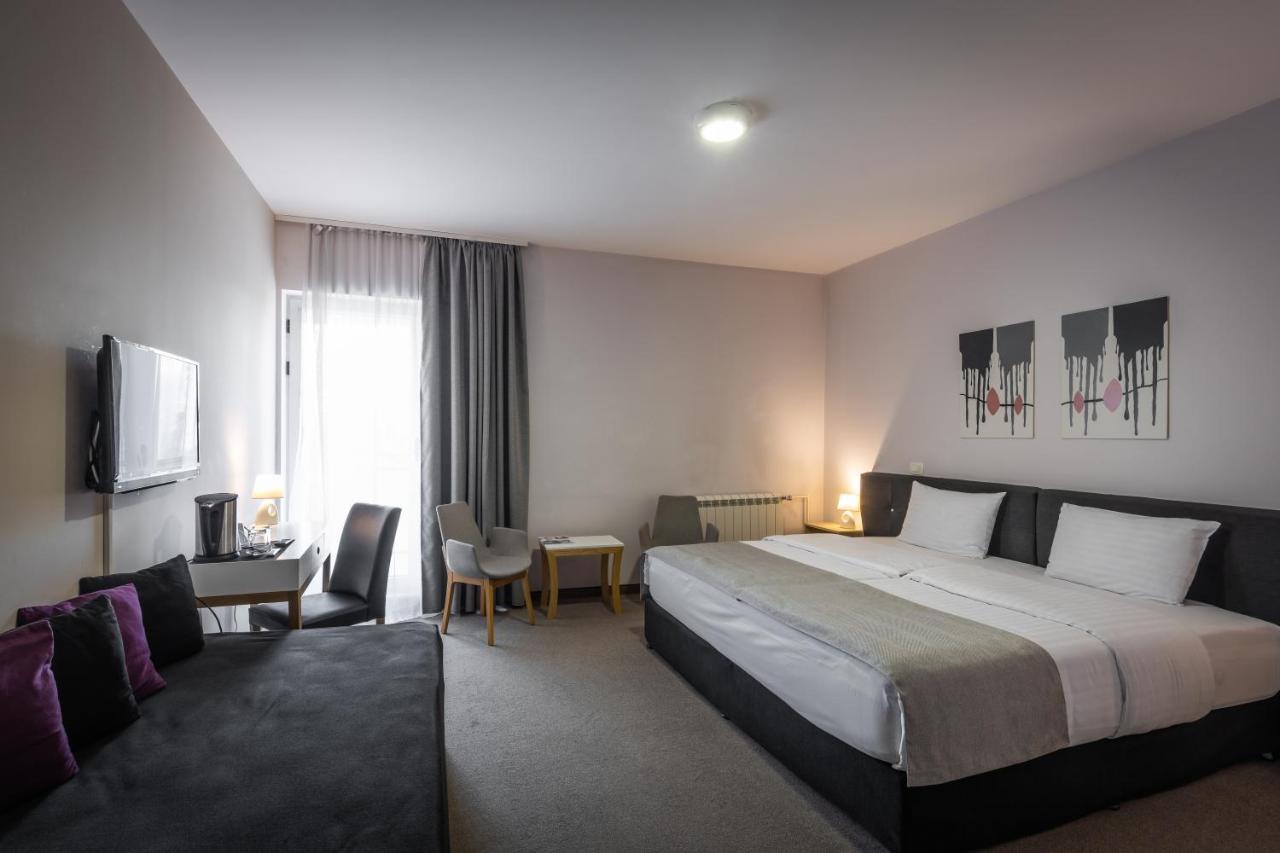 Bleecker Hotels Belgrade Room photo