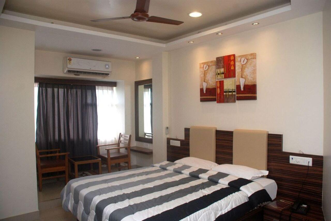 Hotel Bandra Residency Mumbai Room photo