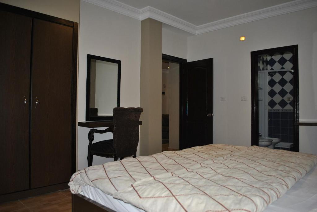 Alballouti Hotel Suites Amman Room photo