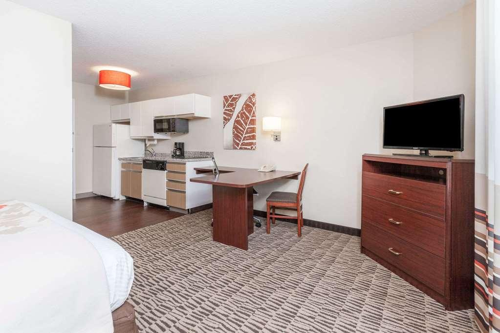 Mainstay Suites Detroit Auburn Hills Room photo