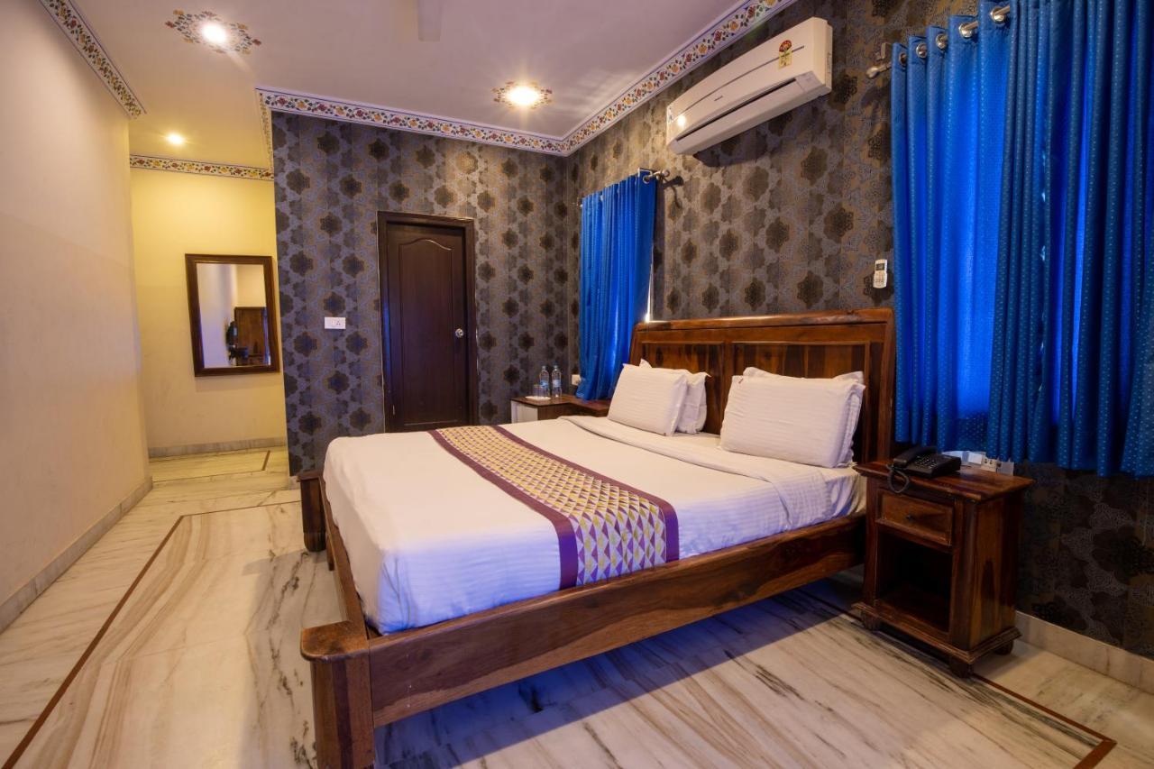 Hotel Royal Pratap Niwas Udaipur Exterior photo