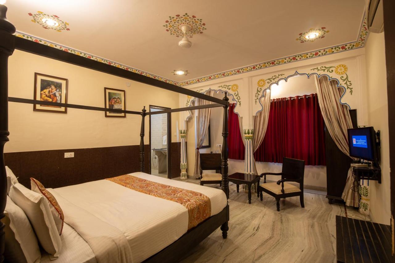 Hotel Royal Pratap Niwas Udaipur Exterior photo