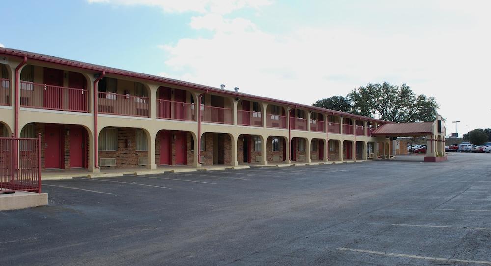 Econo Lodge San Marcos University Area Exterior photo