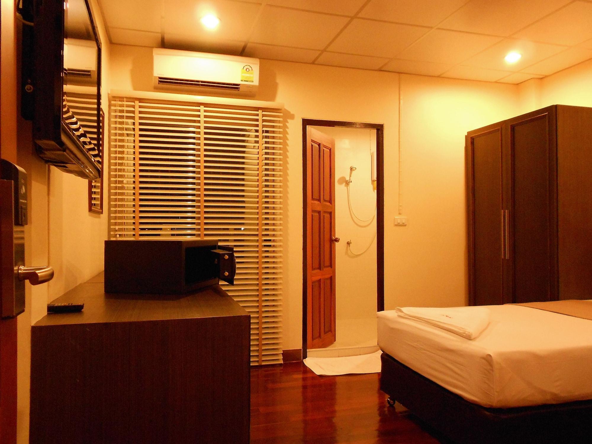 Lodge 61 Hotel Bangkok Exterior photo