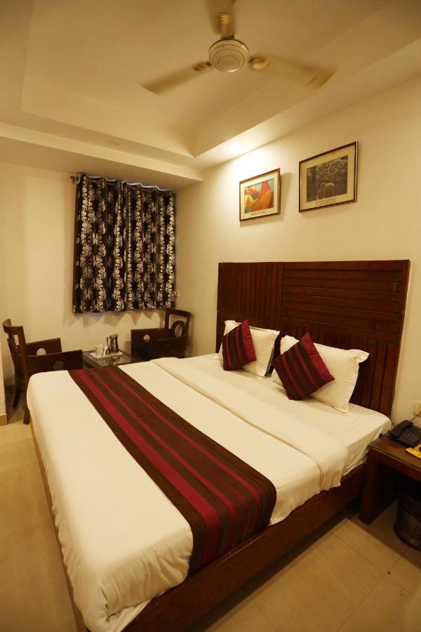 Hotel Maya 'New Delhi' Exterior photo
