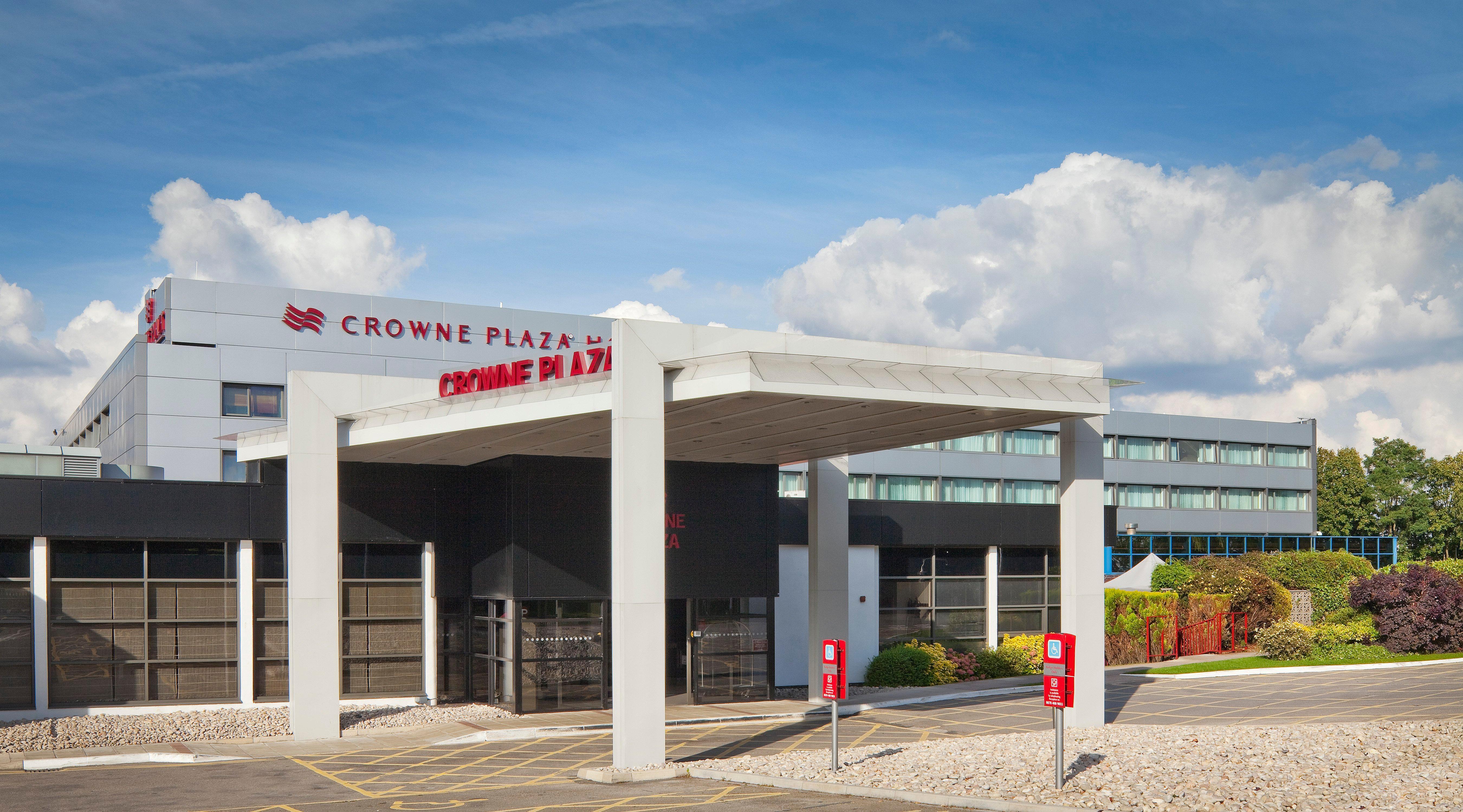 Crowne Plaza Manchester Airport, An Ihg Hotel Hale  Exterior photo