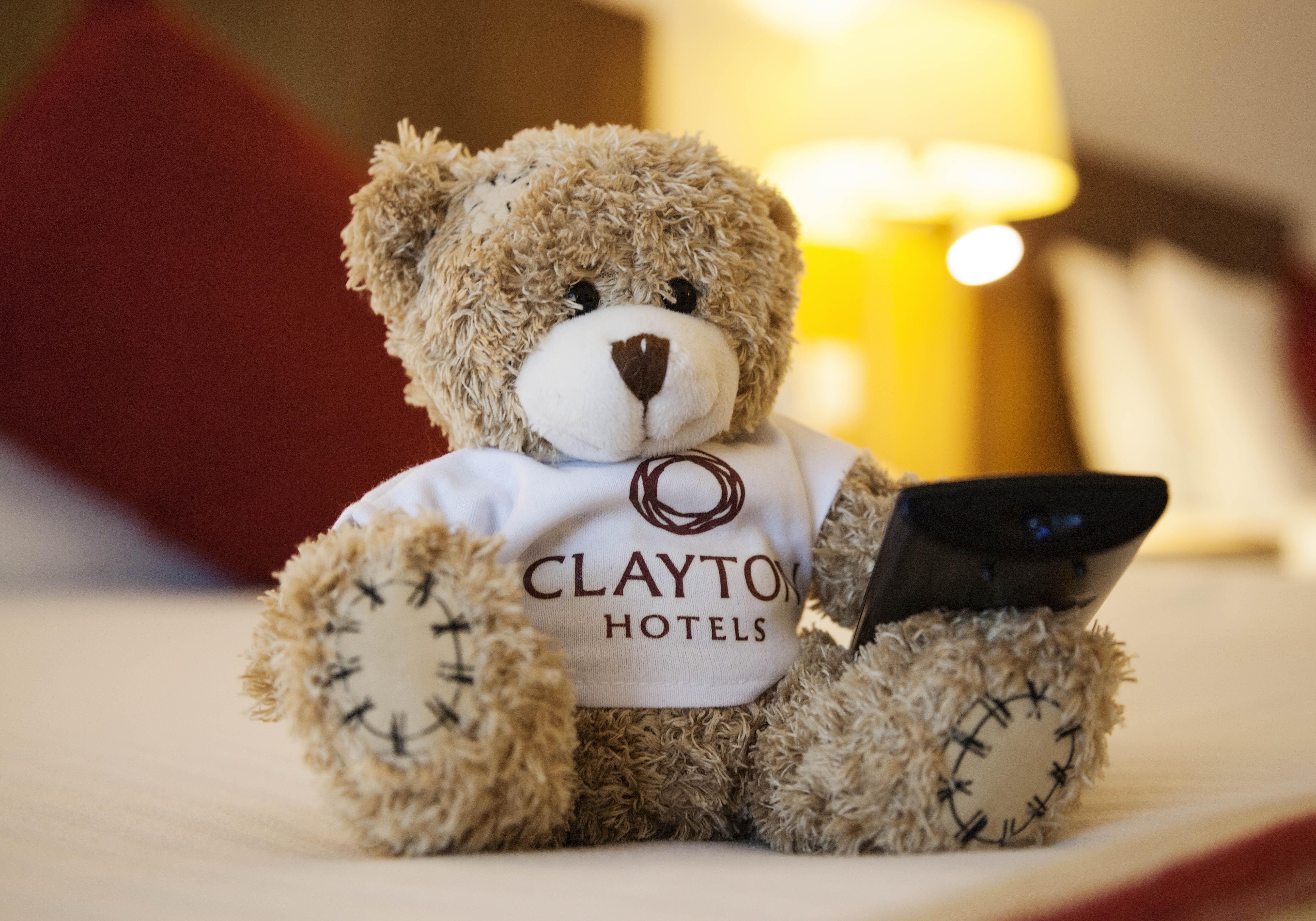 Clayton Hotel Cardiff Lane Dublin Exterior photo
