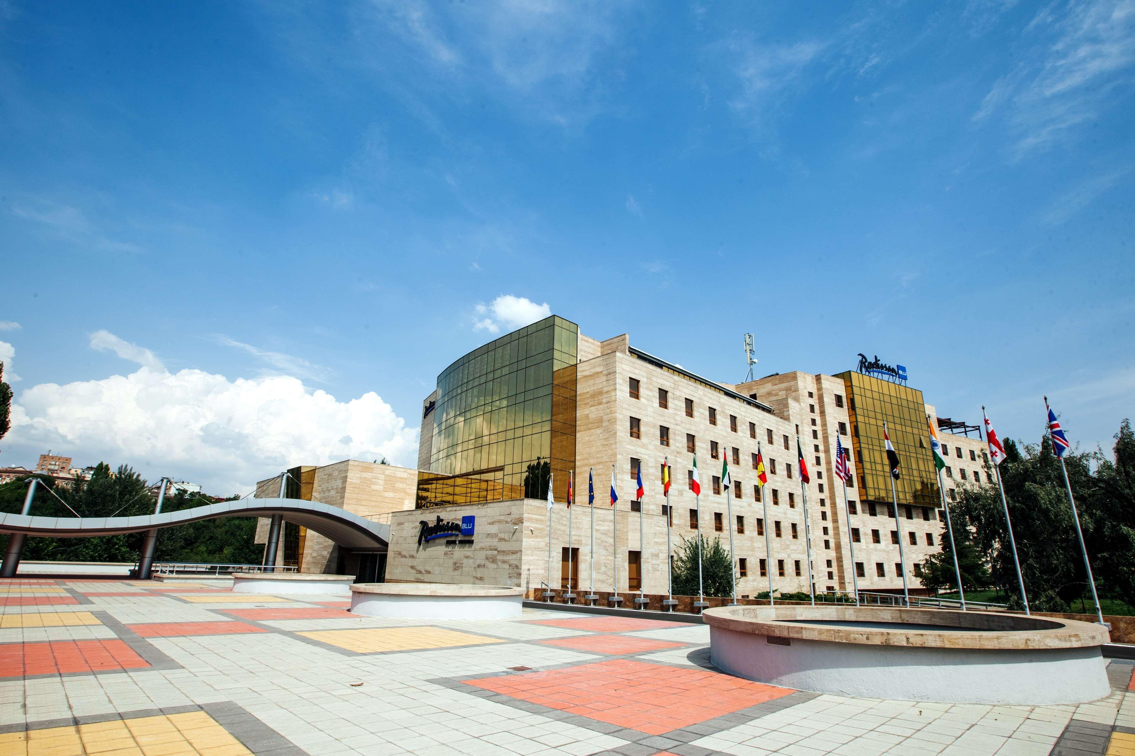 Radisson Blu Hotel Yerevan Exterior photo