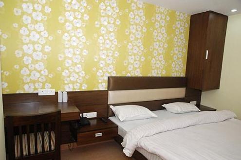 Crown Royale Hotel Dehradun Room photo