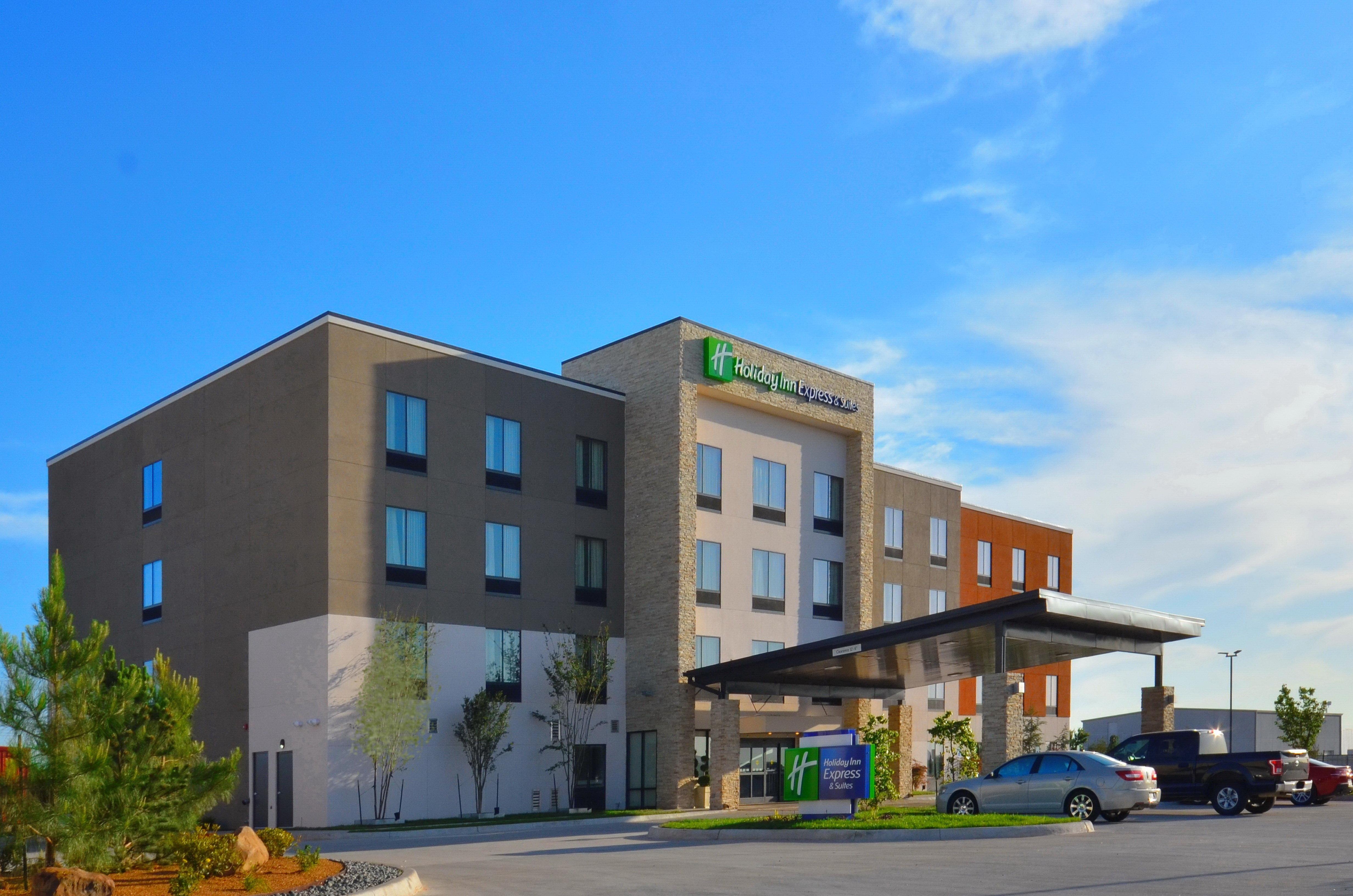 Holiday Inn Express & Suites Oklahoma City Mid - Arpt Area, An Ihg Hotel Exterior photo