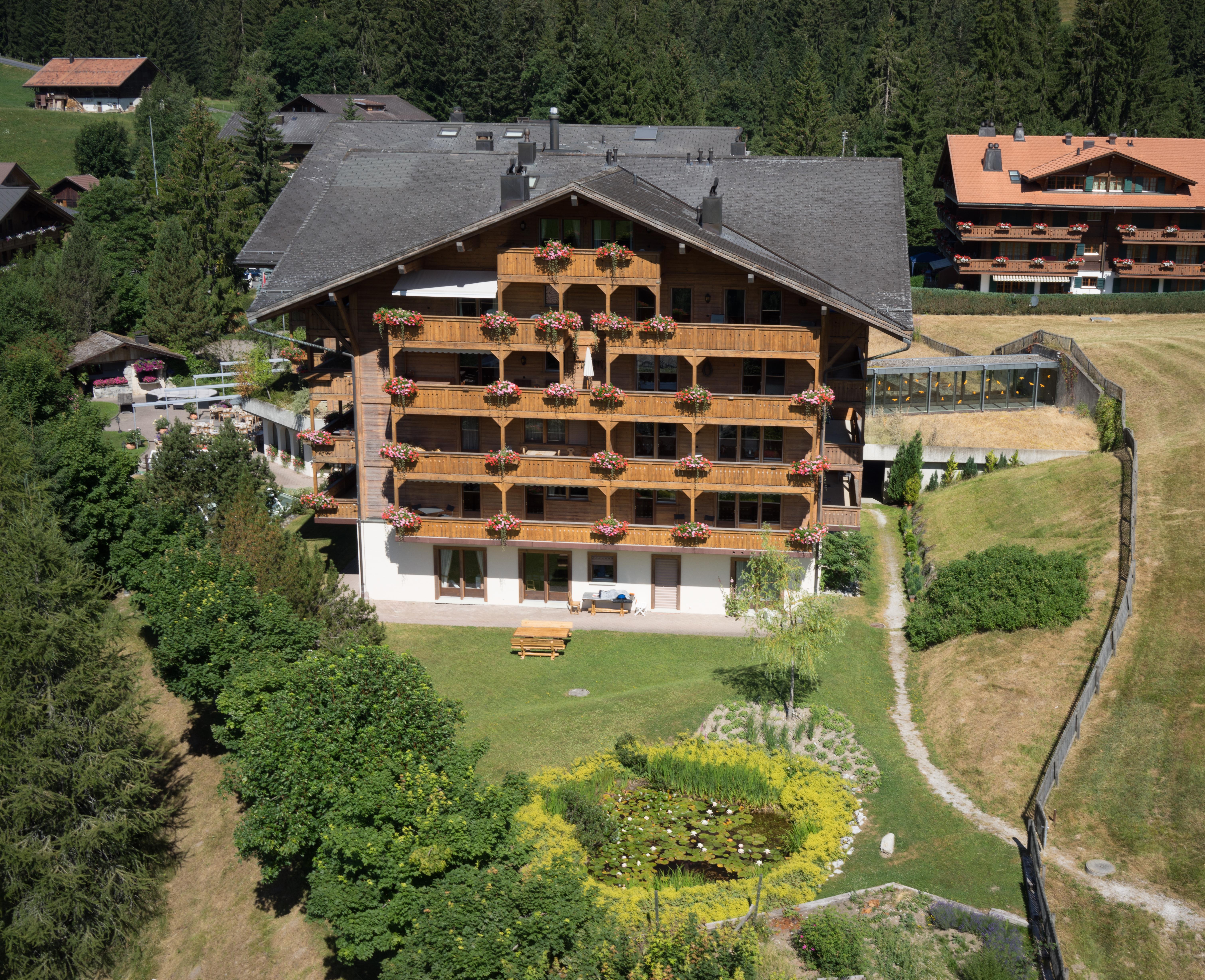 Golfhotel Les Hauts De Gstaad & Spa Exterior photo