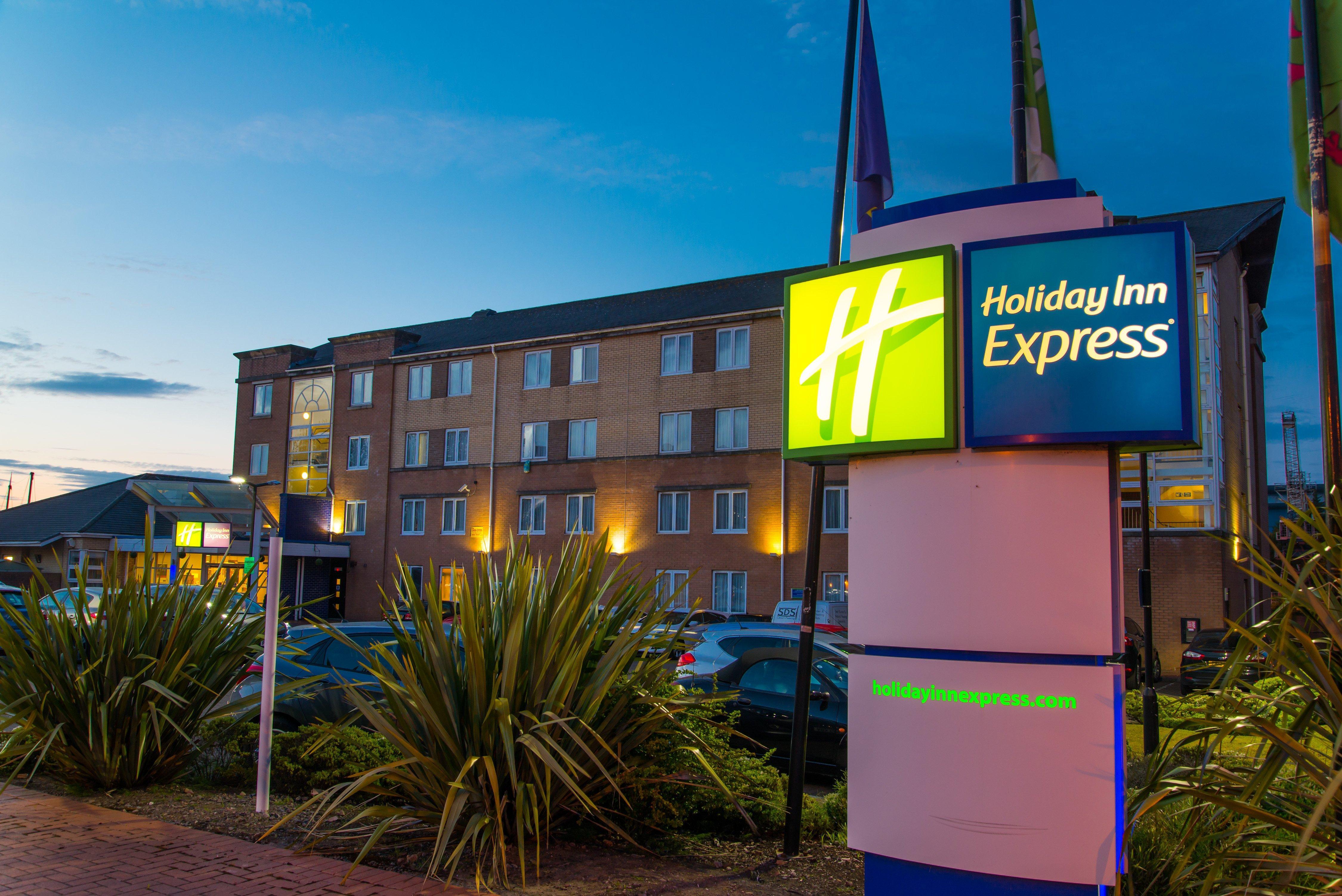 Holiday Inn Express Cardiff Bay, An Ihg Hotel Exterior photo
