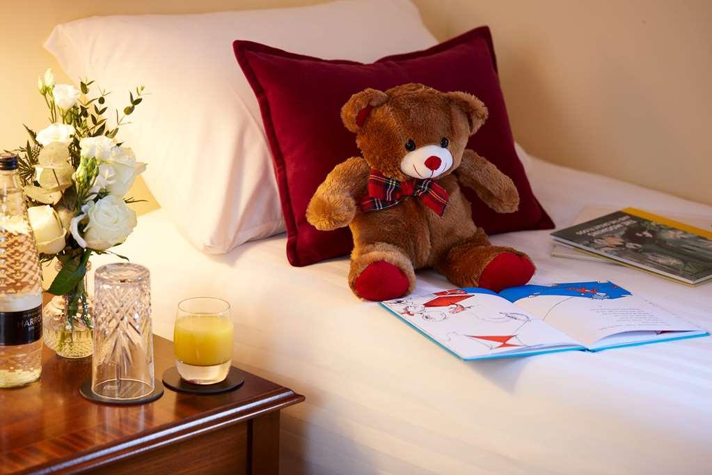Macdonald Bear Hotel Woodstock Room photo