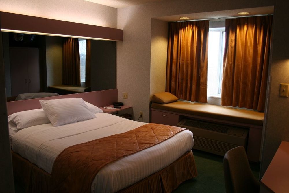 Centerway Hotel Buffalo Tonawanda Room photo
