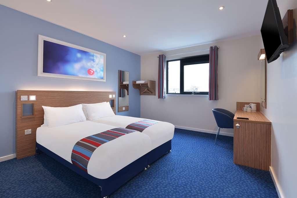 Travelodge Cardiff Atlantic Wharf Hotel Room photo
