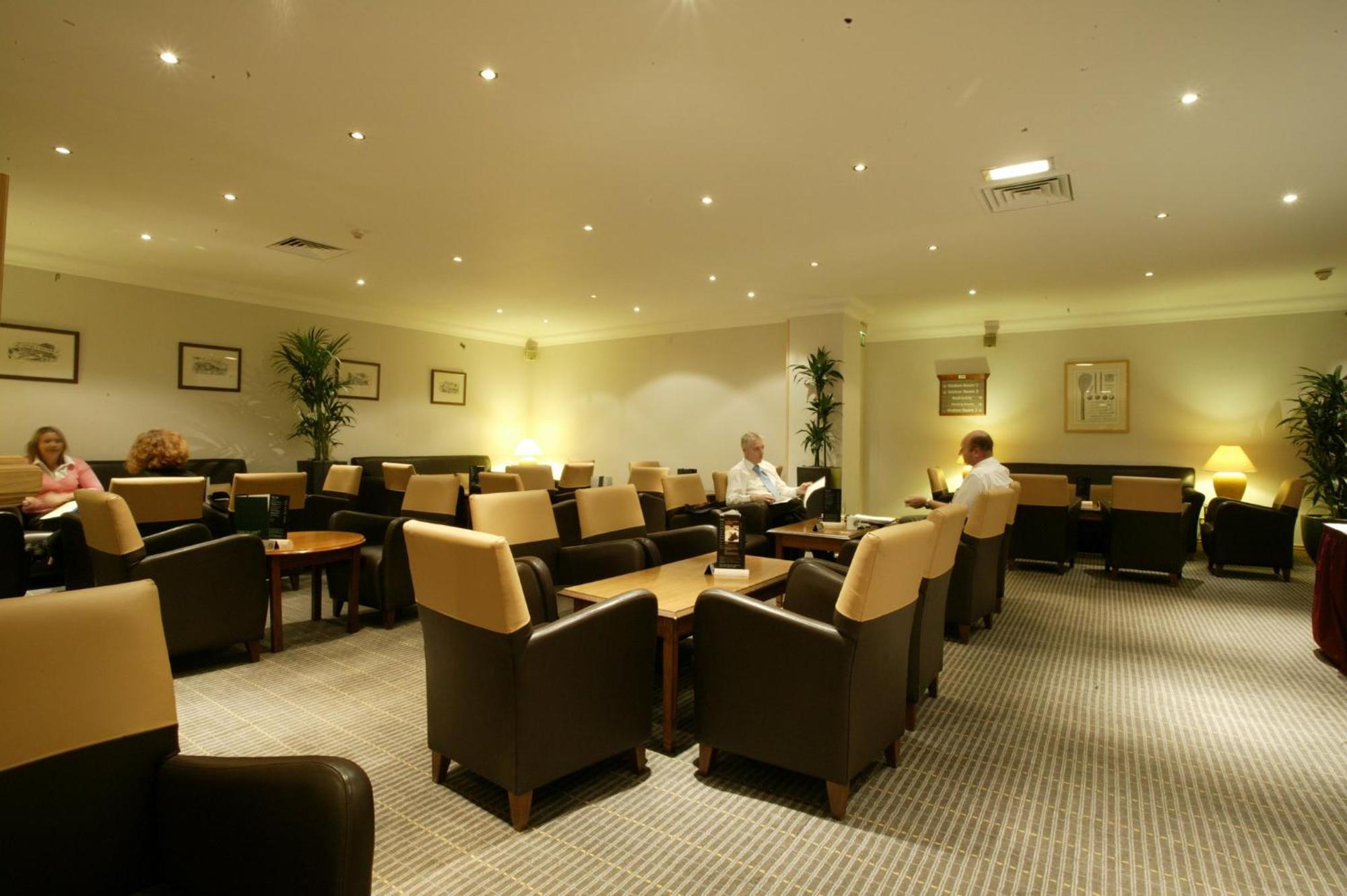 Holiday Inn Leeds-Wakefield M1 Jct40, An Ihg Hotel Exterior photo