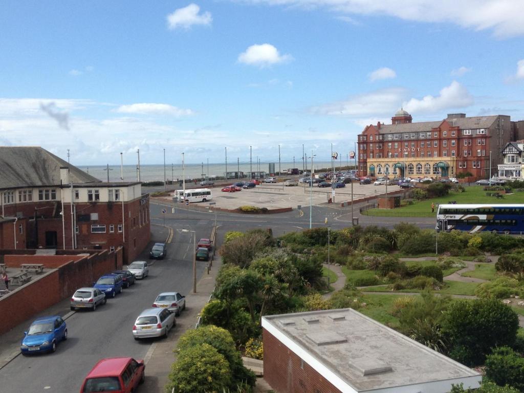 The Berwyn Guest Accommodation Blackpool Exterior photo