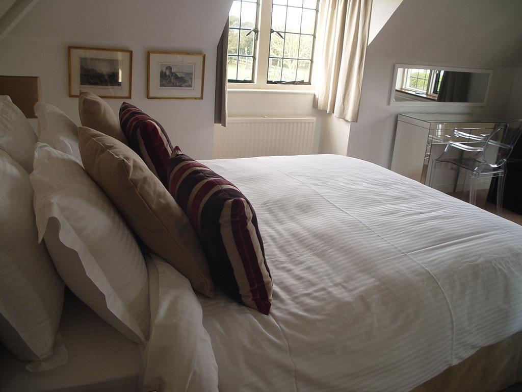 Pinkneys Court Mews Bed & Breakfast Maidenhead Room photo