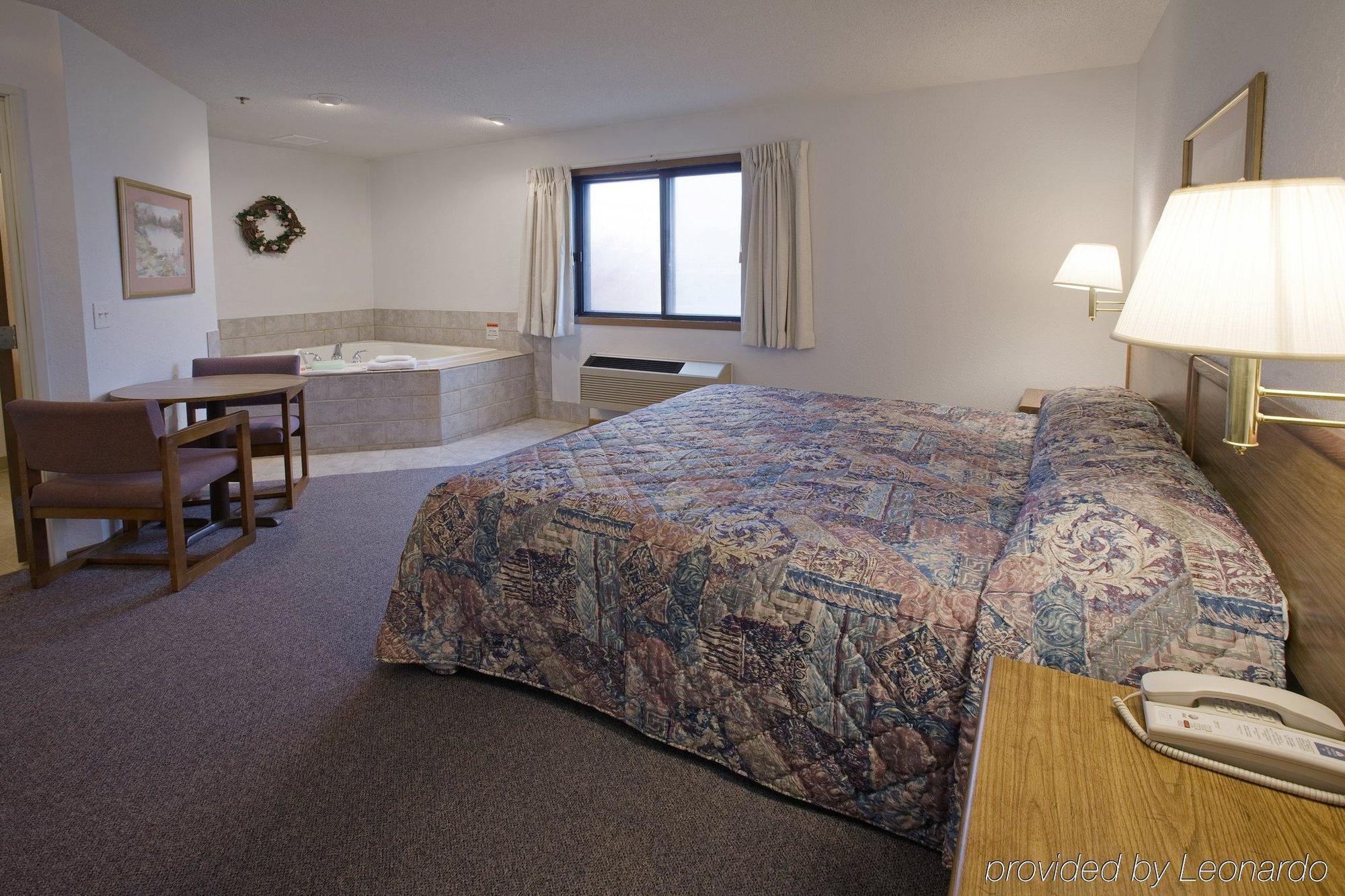 Americas Quality Inn & Suites - Finlayson Room photo