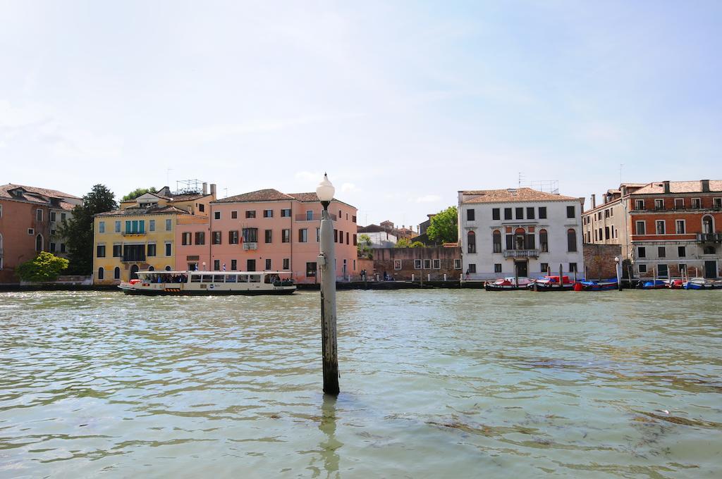 The Charm Suites Venice Exterior photo