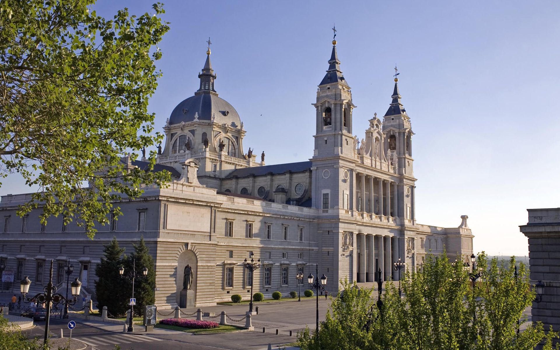 Hotel Puerta De Toledo Madrid Exterior photo