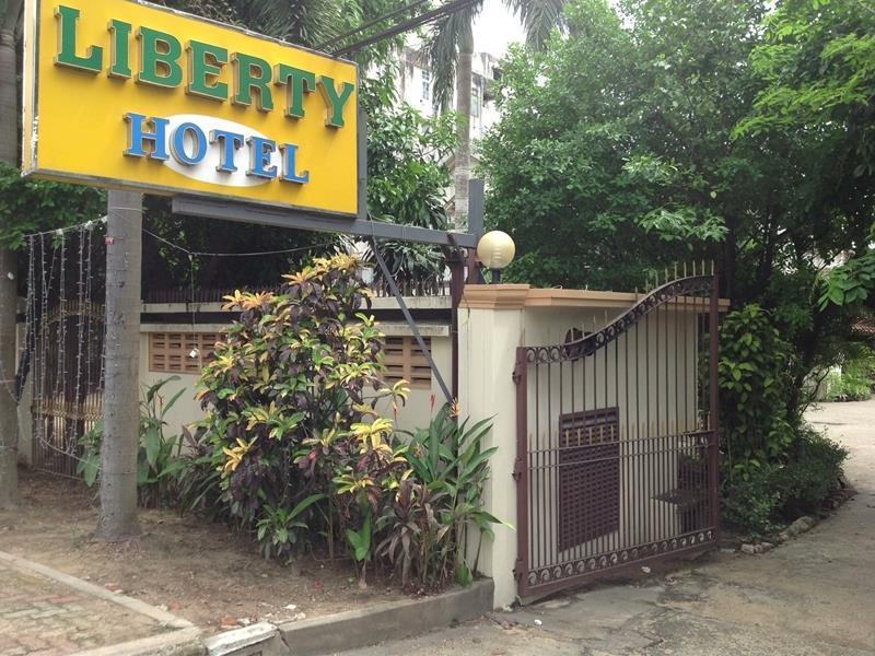 Liberty Hotel Yangon Exterior photo