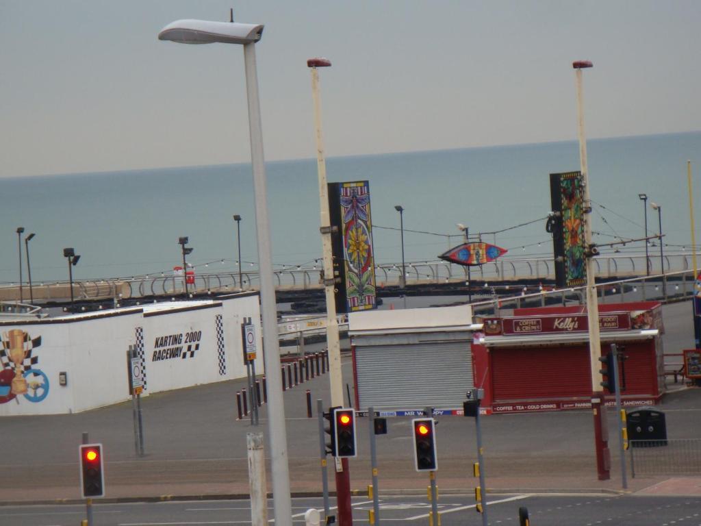 The Sandhurst Hotel Blackpool Exterior photo