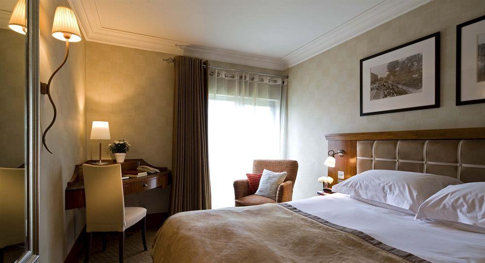 The Runnymede On Thames Hotel Egham Room photo