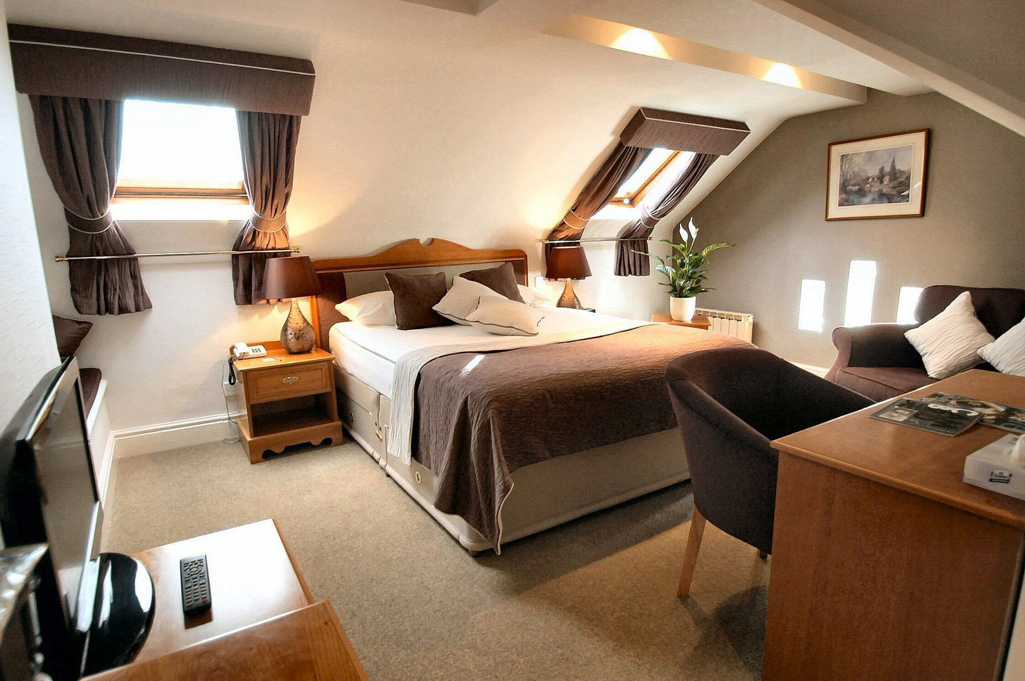 The Lodge Duxford Room photo