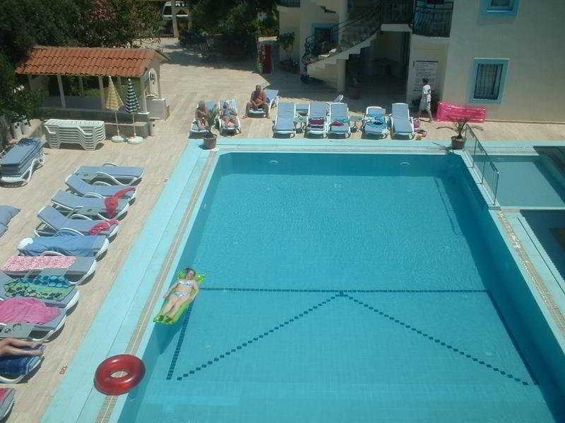 Merve Apartments, Your Home From Home In Central Bodrum, Street Cats Frequent The Property, Not All Apartments Have Balconies , Ground Floor Have Terrace With Table And Chairs Exterior photo