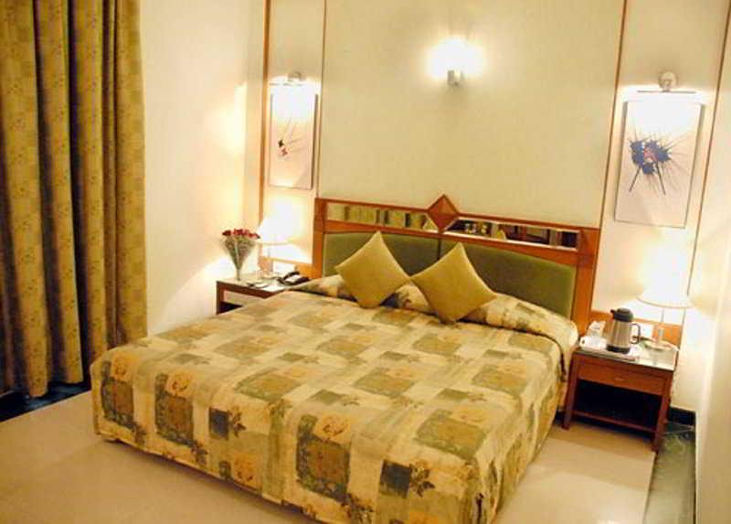 J P Cordial Hotel Bangalore Room photo
