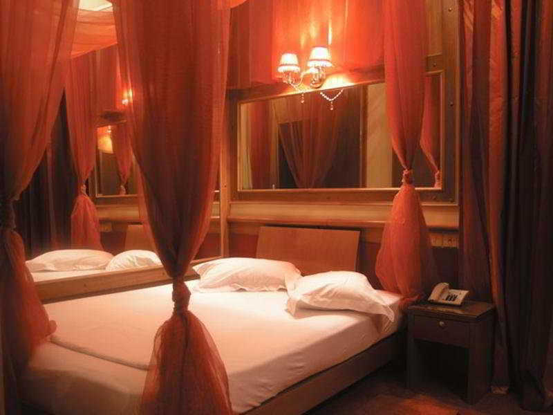 Diva Hotel Athens Room photo