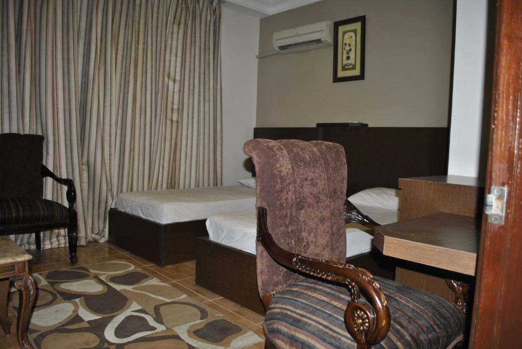 Alballouti Hotel Suites Amman Exterior photo