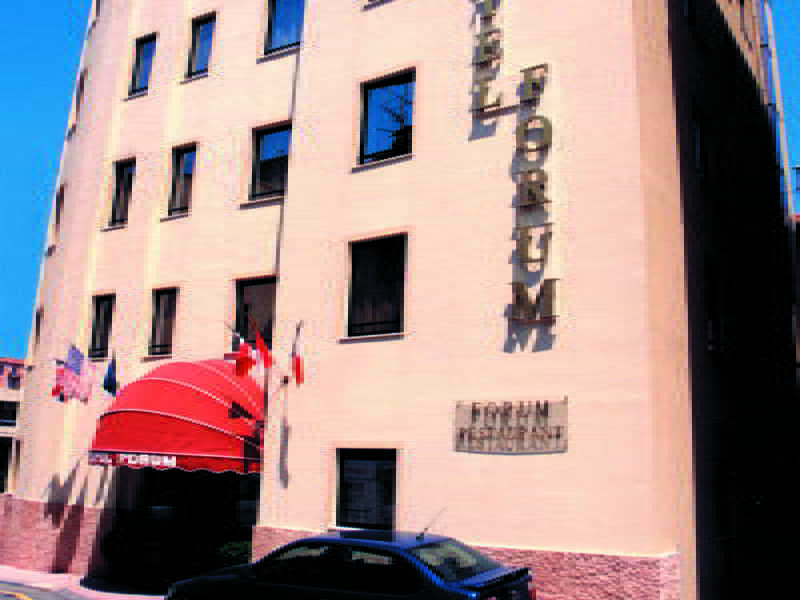 Hotel Restaurant Forum Beausoleil Exterior photo