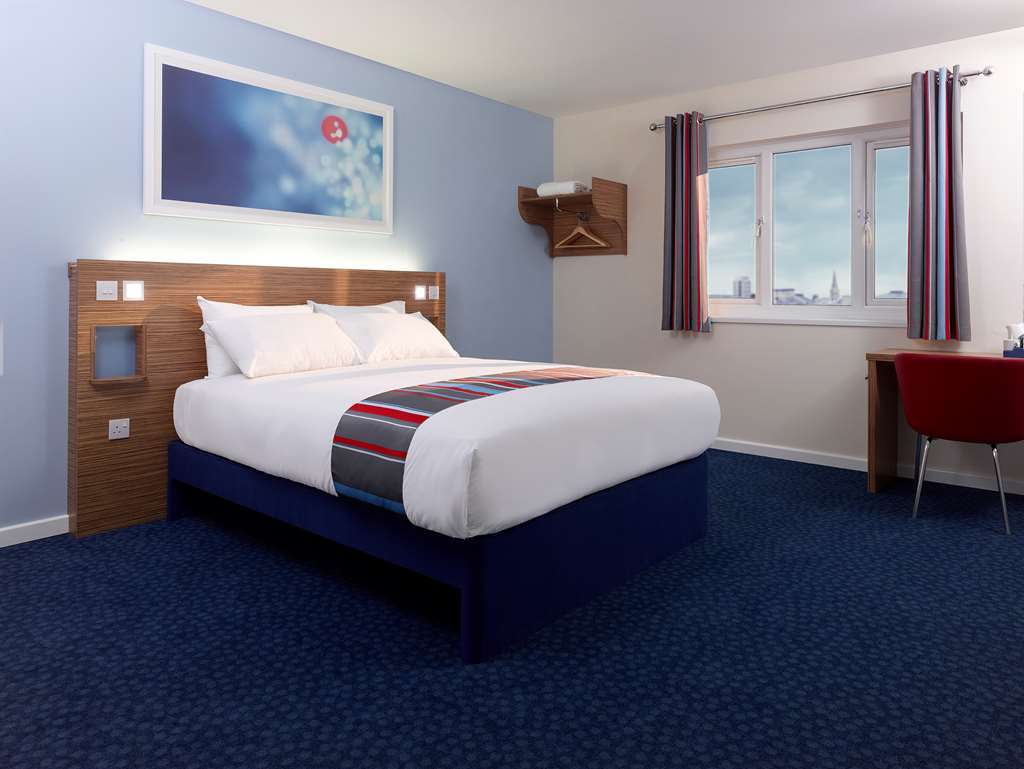 Travelodge Cardiff Central Room photo