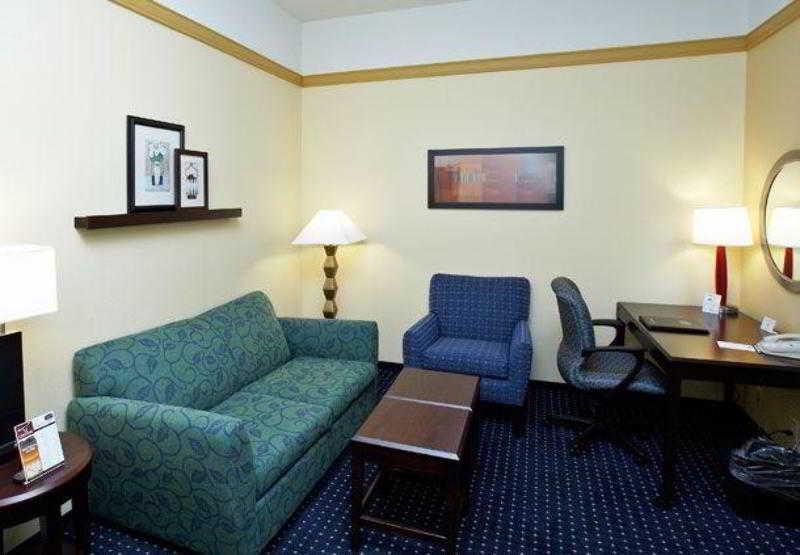 Springhill Suites By Marriott Grand Rapids Airport Southeast Cascade Room photo