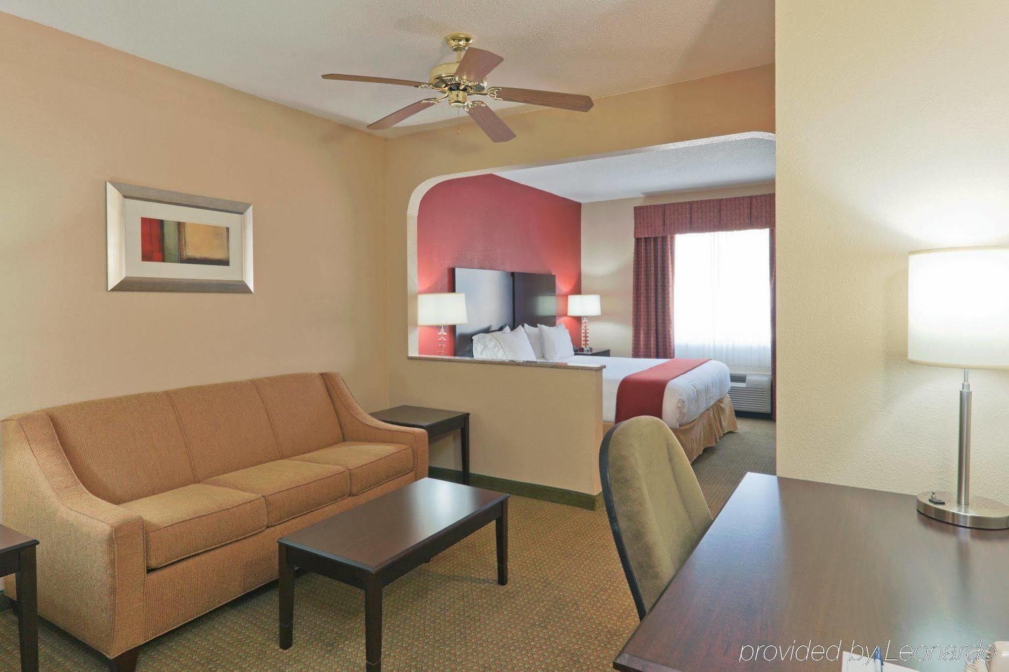 Holiday Inn Express & Suites - Oxford, An Ihg Hotel Room photo