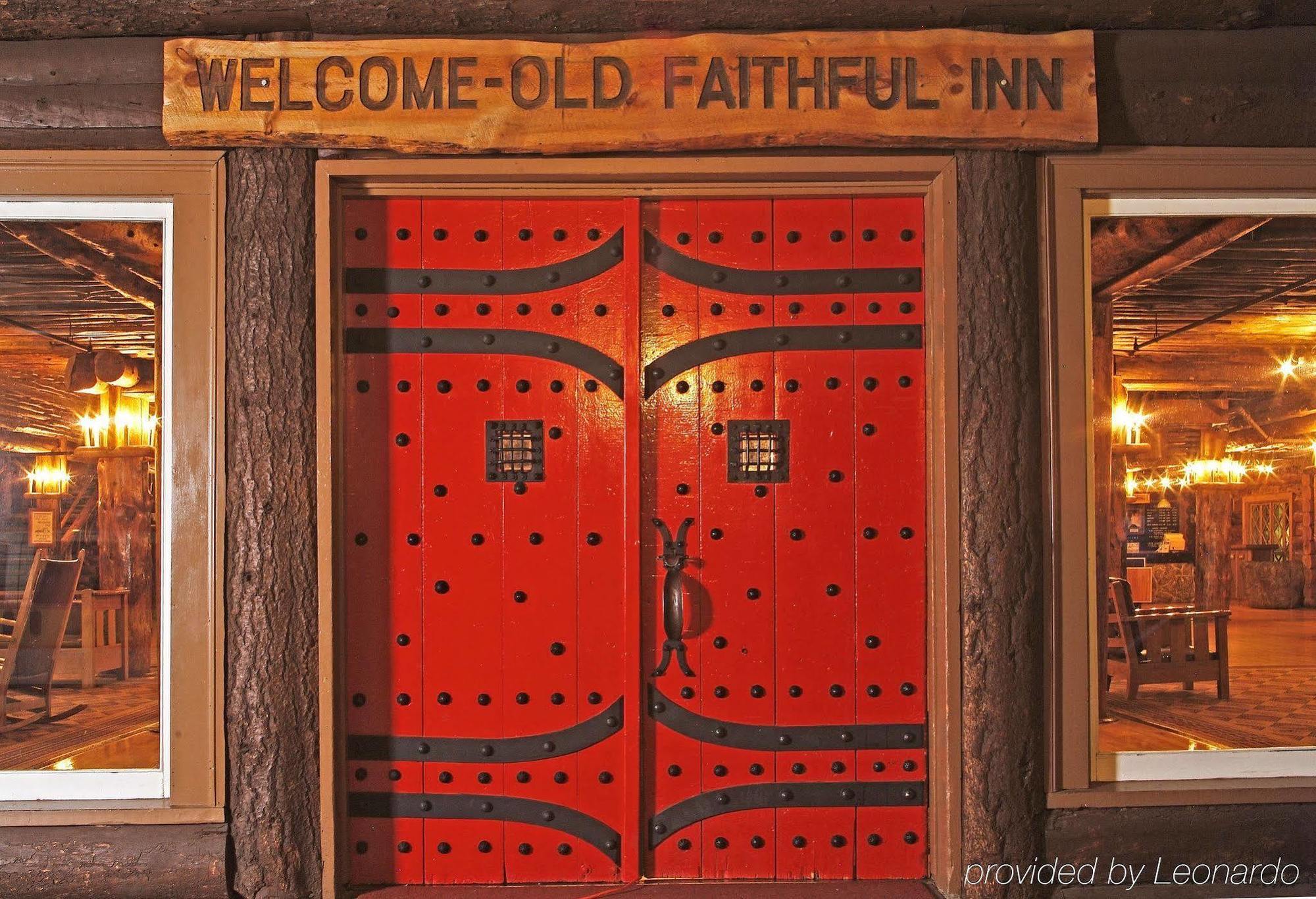Old Faithful Inn Exterior photo