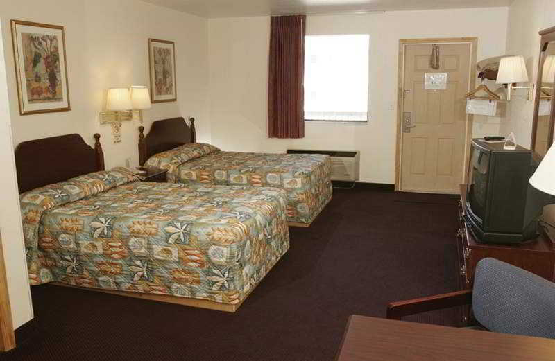 Super 8 Oceanfront Hotel Daytona Beach Room photo