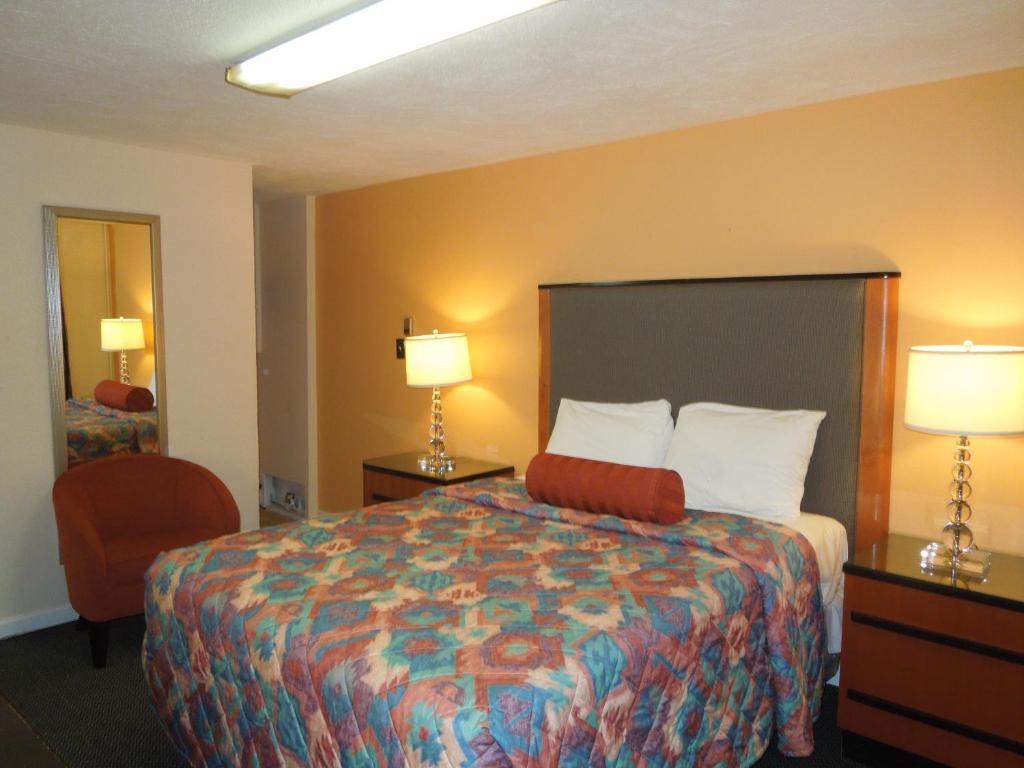 Sentinel Motel West Chester Room photo