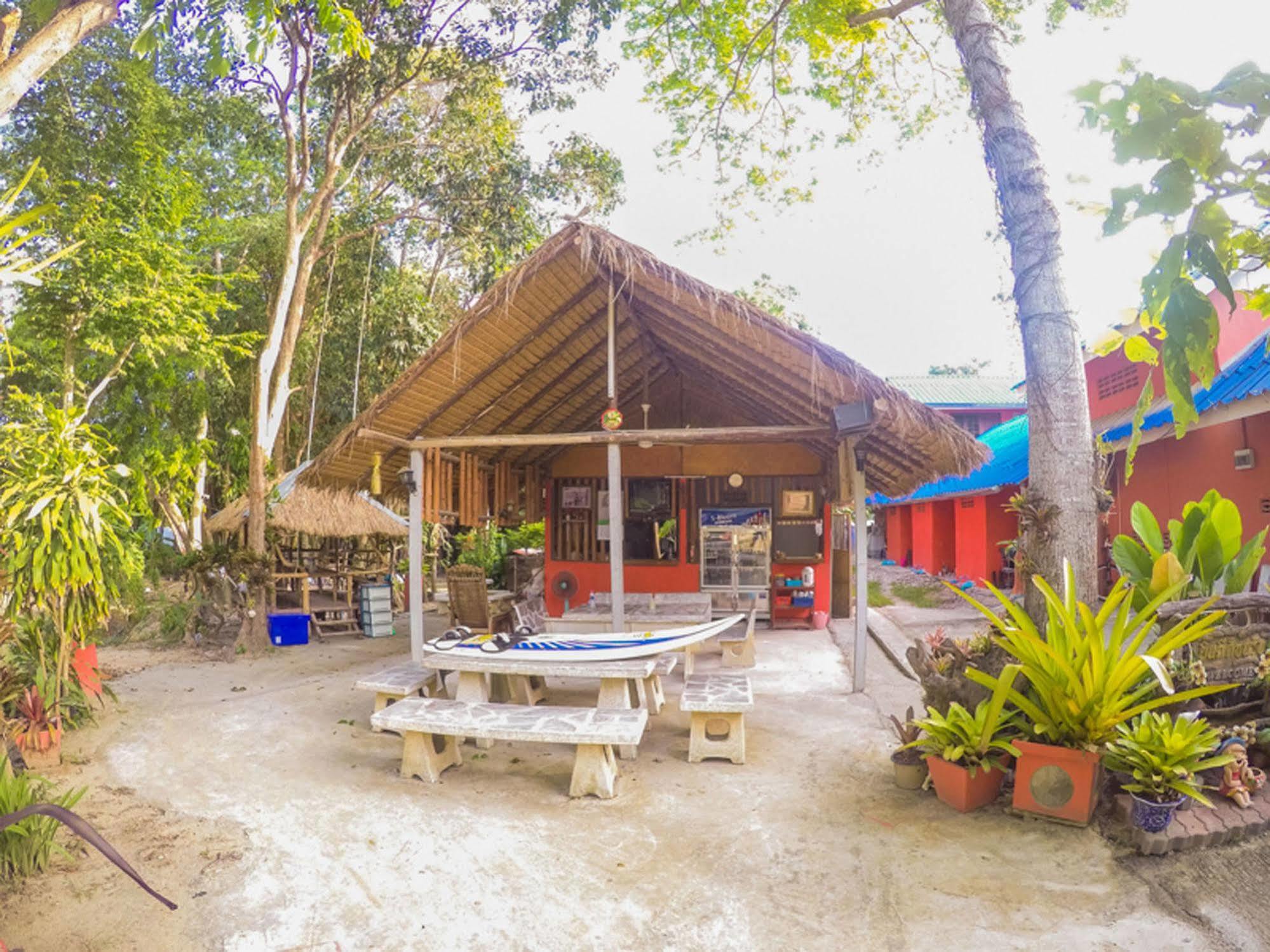 Ban Leelawadee Guesthouse Koh Samet Exterior photo