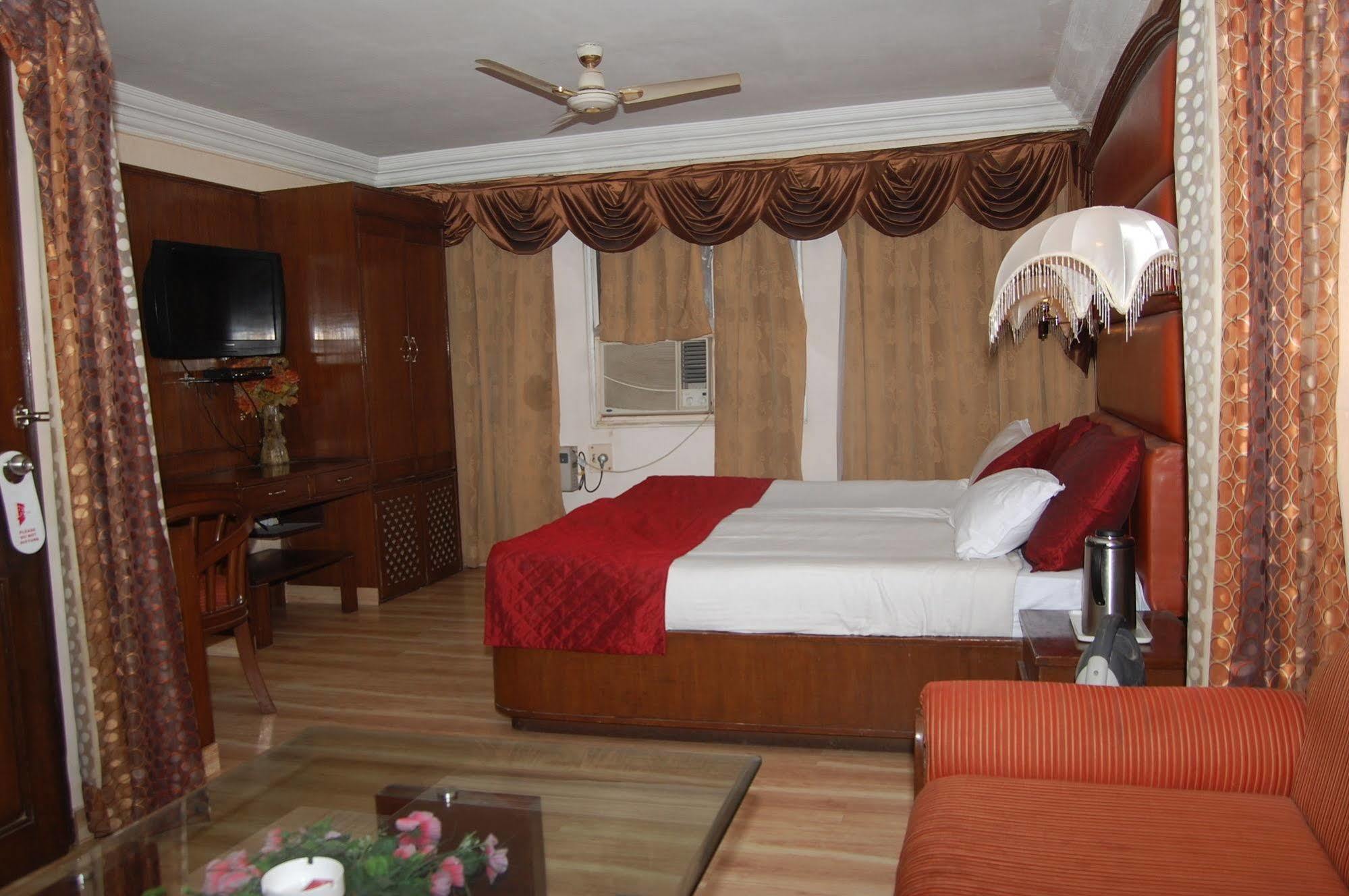 Oyo 11647 Hotel Metro Agra  Exterior photo
