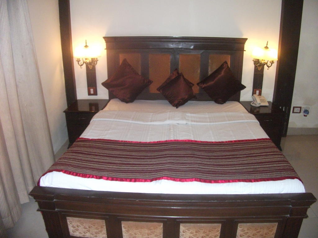 Hotel Allahabad Regency Prayagraj Room photo